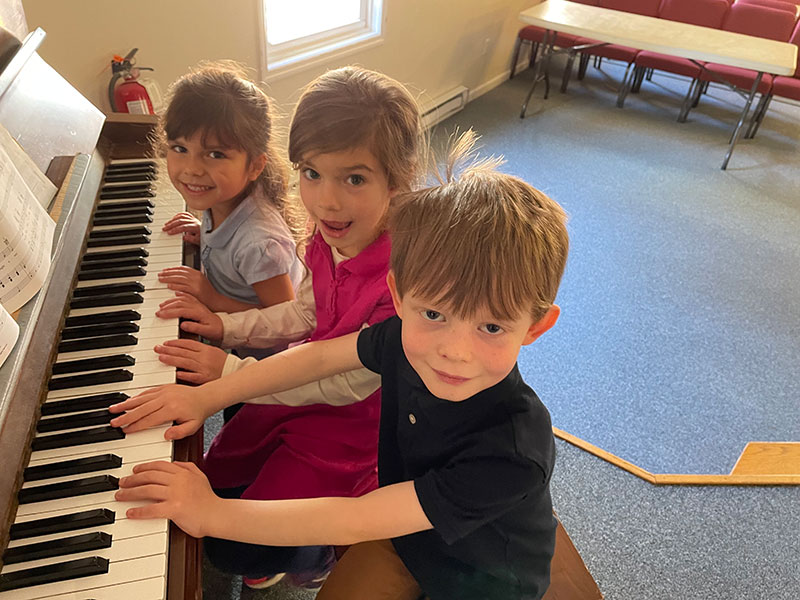 Kindergarten Gather At the Piano